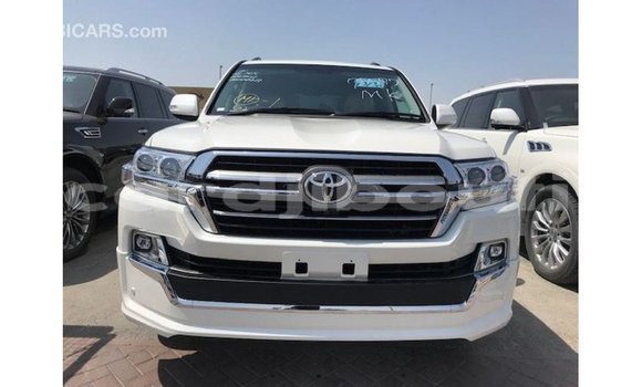 Acheter Import Voiture Toyota Land Cruiser Blanc à Import - Dubai, Ali Sabieh Region Acheter Import Voiture Toyota Land Cruiser Blanc à Import - Dubai, Ali Sabieh Region