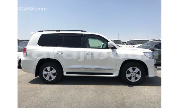 Acheter Import Voiture Toyota Land Cruiser Blanc à Import - Dubai, Ali Sabieh Region Acheter Import Voiture Toyota Land Cruiser Blanc à Import - Dubai, Ali Sabieh Region