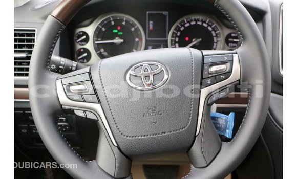 Buy Import Toyota Land Cruiser White Car in Import - Dubai in Ali Sabieh Region Buy Import Toyota Land Cruiser White Car in Import - Dubai in Ali Sabieh Region