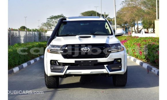 Acheter Import Voiture Toyota Land Cruiser Blanc à Import - Dubai, Ali Sabieh Region Acheter Import Voiture Toyota Land Cruiser Blanc à Import - Dubai, Ali Sabieh Region