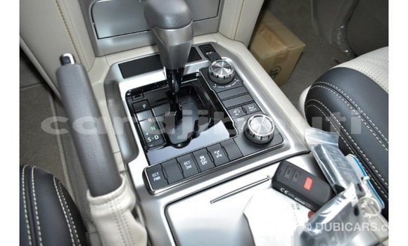 Acheter Import Voiture Toyota Land Cruiser Blanc à Import - Dubai, Ali Sabieh Region Acheter Import Voiture Toyota Land Cruiser Blanc à Import - Dubai, Ali Sabieh Region