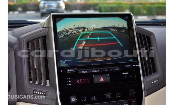 Acheter Import Voiture Toyota Land Cruiser Blanc à Import - Dubai, Ali Sabieh Region Acheter Import Voiture Toyota Land Cruiser Blanc à Import - Dubai, Ali Sabieh Region
