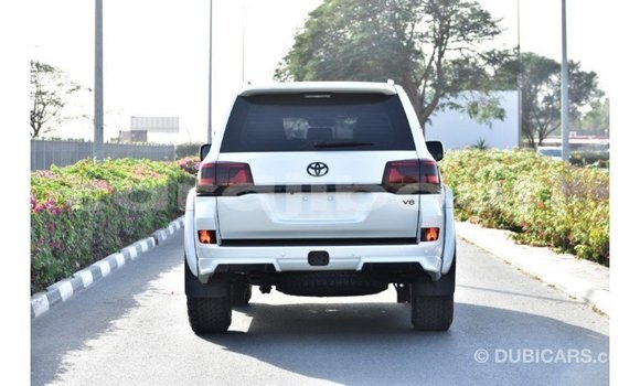 Acheter Import Voiture Toyota Land Cruiser Blanc à Import - Dubai, Ali Sabieh Region Acheter Import Voiture Toyota Land Cruiser Blanc à Import - Dubai, Ali Sabieh Region