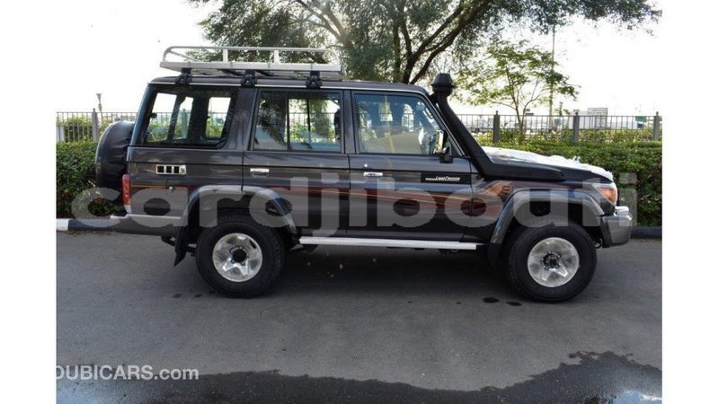 Big with watermark toyota land cruiser ali sabieh region import dubai 3291