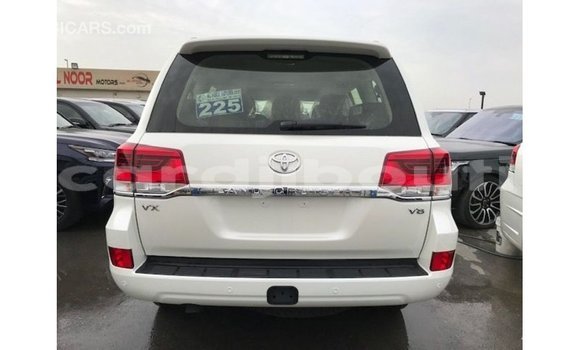 Acheter Import Voiture Toyota Land Cruiser Blanc à Import - Dubai, Ali Sabieh Region Acheter Import Voiture Toyota Land Cruiser Blanc à Import - Dubai, Ali Sabieh Region