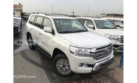 Acheter Import Voiture Toyota Land Cruiser Blanc à Import - Dubai, Ali Sabieh Region Acheter Import Voiture Toyota Land Cruiser Blanc à Import - Dubai, Ali Sabieh Region