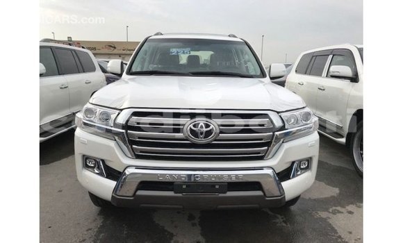Acheter Import Voiture Toyota Land Cruiser Blanc à Import - Dubai, Ali Sabieh Region Acheter Import Voiture Toyota Land Cruiser Blanc à Import - Dubai, Ali Sabieh Region