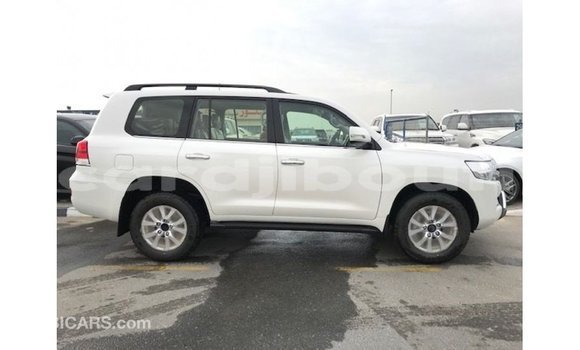 Acheter Import Voiture Toyota Land Cruiser Blanc à Import - Dubai, Ali Sabieh Region Acheter Import Voiture Toyota Land Cruiser Blanc à Import - Dubai, Ali Sabieh Region