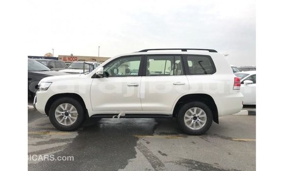 Acheter Import Voiture Toyota Land Cruiser Blanc à Import - Dubai, Ali Sabieh Region Acheter Import Voiture Toyota Land Cruiser Blanc à Import - Dubai, Ali Sabieh Region