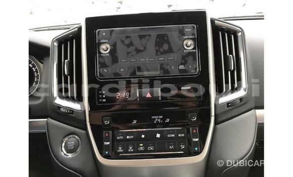 Acheter Import Voiture Toyota Land Cruiser Blanc à Import - Dubai, Ali Sabieh Region Acheter Import Voiture Toyota Land Cruiser Blanc à Import - Dubai, Ali Sabieh Region