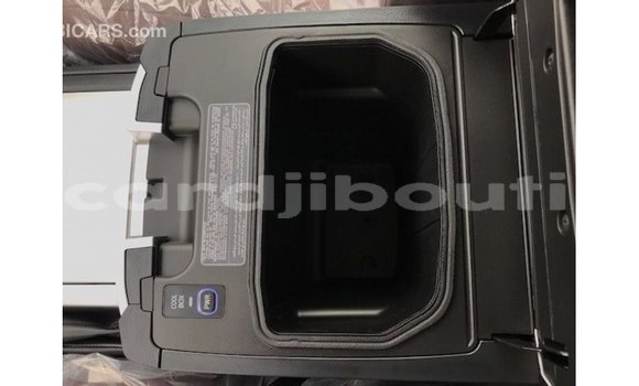 Acheter Import Voiture Toyota Land Cruiser Blanc à Import - Dubai, Ali Sabieh Region Acheter Import Voiture Toyota Land Cruiser Blanc à Import - Dubai, Ali Sabieh Region