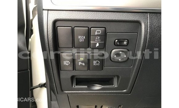 Acheter Import Voiture Toyota Land Cruiser Blanc à Import - Dubai, Ali Sabieh Region Acheter Import Voiture Toyota Land Cruiser Blanc à Import - Dubai, Ali Sabieh Region