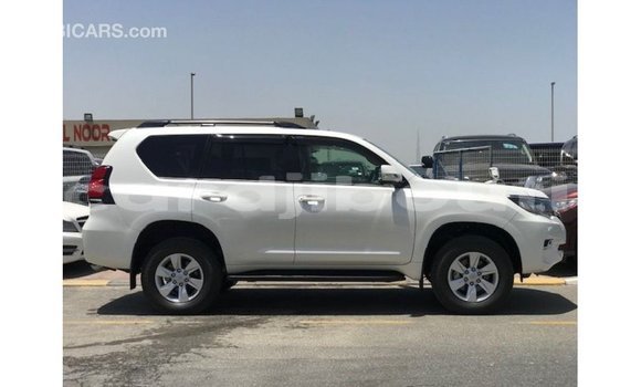 Acheter Import Voiture Toyota Prado Blanc à Import - Dubai, Ali Sabieh Region Acheter Import Voiture Toyota Prado Blanc à Import - Dubai, Ali Sabieh Region