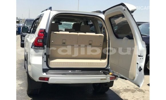 Acheter Import Voiture Toyota Prado Blanc à Import - Dubai, Ali Sabieh Region Acheter Import Voiture Toyota Prado Blanc à Import - Dubai, Ali Sabieh Region