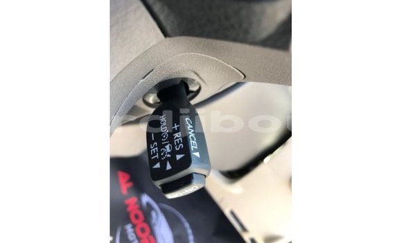 Acheter Import Voiture Toyota Prado Blanc à Import - Dubai, Ali Sabieh Region Acheter Import Voiture Toyota Prado Blanc à Import - Dubai, Ali Sabieh Region