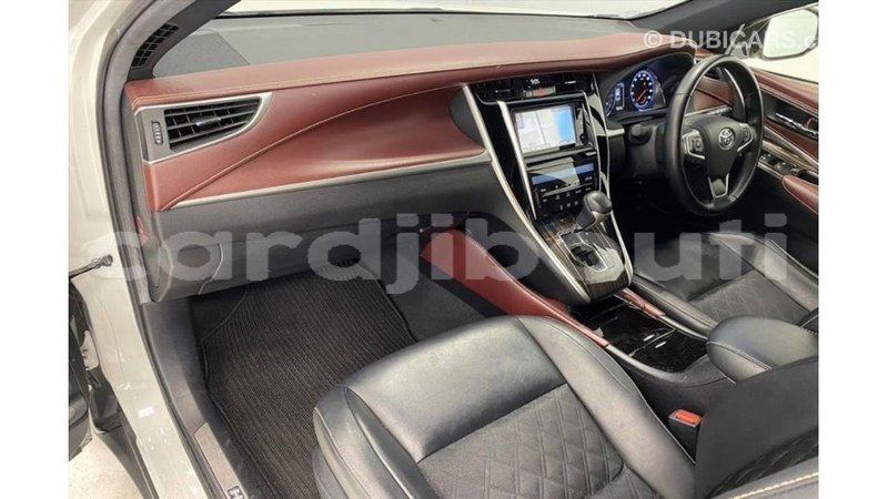 Big with watermark toyota harrier ali sabieh region import dubai 3300