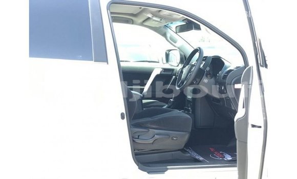 Acheter Import Voiture Toyota Prado Blanc à Import - Dubai, Ali Sabieh Region Acheter Import Voiture Toyota Prado Blanc à Import - Dubai, Ali Sabieh Region
