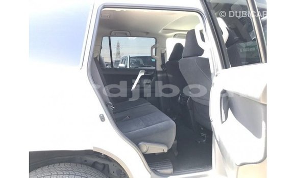 Acheter Import Voiture Toyota Prado Blanc à Import - Dubai, Ali Sabieh Region Acheter Import Voiture Toyota Prado Blanc à Import - Dubai, Ali Sabieh Region