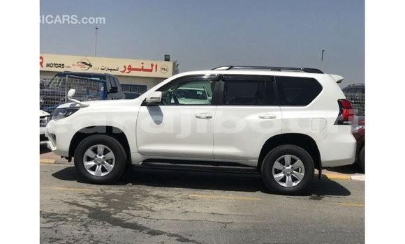 Acheter Import Voiture Toyota Prado Blanc à Import - Dubai, Ali Sabieh Region Acheter Import Voiture Toyota Prado Blanc à Import - Dubai, Ali Sabieh Region