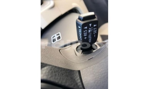 Acheter Import Voiture Toyota Prado Blanc à Import - Dubai, Ali Sabieh Region Acheter Import Voiture Toyota Prado Blanc à Import - Dubai, Ali Sabieh Region