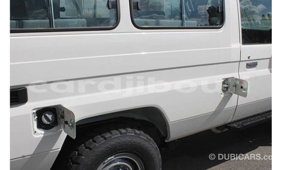 Buy Import Toyota Land Cruiser White Car in Import - Dubai in Ali Sabieh Region Buy Import Toyota Land Cruiser White Car in Import - Dubai in Ali Sabieh Region
