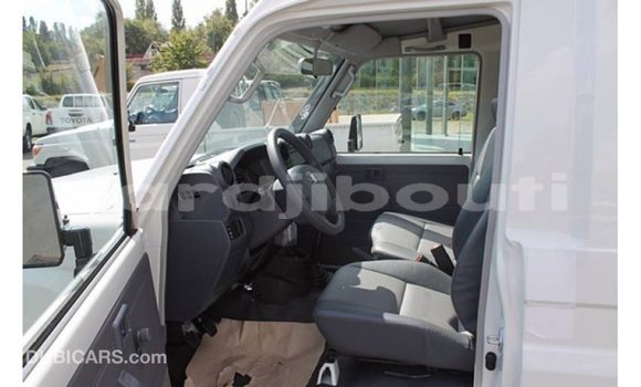 Buy Import Toyota Land Cruiser White Car in Import - Dubai in Ali Sabieh Region Buy Import Toyota Land Cruiser White Car in Import - Dubai in Ali Sabieh Region