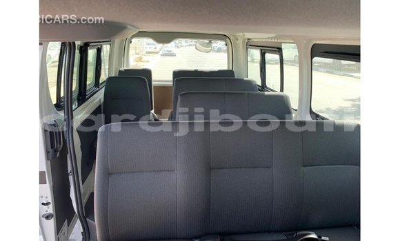 Acheter Import Voiture Toyota Hiace Blanc à Import - Dubai, Ali Sabieh Region Acheter Import Voiture Toyota Hiace Blanc à Import - Dubai, Ali Sabieh Region
