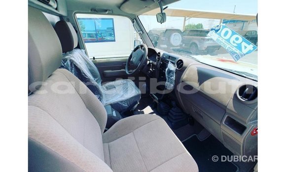 Acheter Import Voiture Toyota Land Cruiser Beige à Import - Dubai, Ali Sabieh Region Acheter Import Voiture Toyota Land Cruiser Beige à Import - Dubai, Ali Sabieh Region