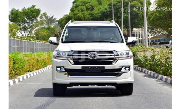 Acheter Import Voiture Toyota Land Cruiser Blanc à Import - Dubai, Ali Sabieh Region Acheter Import Voiture Toyota Land Cruiser Blanc à Import - Dubai, Ali Sabieh Region