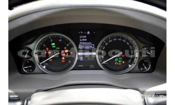 Acheter Import Voiture Toyota Land Cruiser Blanc à Import - Dubai, Ali Sabieh Region Acheter Import Voiture Toyota Land Cruiser Blanc à Import - Dubai, Ali Sabieh Region