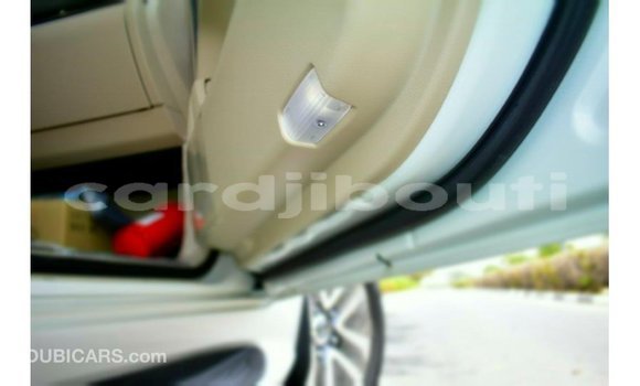 Acheter Import Voiture Toyota Land Cruiser Blanc à Import - Dubai, Ali Sabieh Region Acheter Import Voiture Toyota Land Cruiser Blanc à Import - Dubai, Ali Sabieh Region