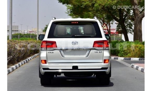 Acheter Import Voiture Toyota Land Cruiser Blanc à Import - Dubai, Ali Sabieh Region Acheter Import Voiture Toyota Land Cruiser Blanc à Import - Dubai, Ali Sabieh Region