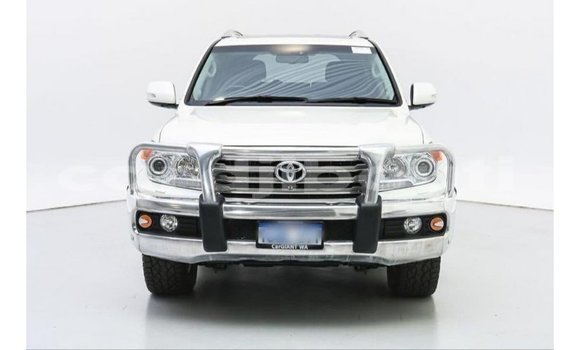 Acheter Import Voiture Toyota Land Cruiser Blanc à Import - Dubai, Ali Sabieh Region Acheter Import Voiture Toyota Land Cruiser Blanc à Import - Dubai, Ali Sabieh Region