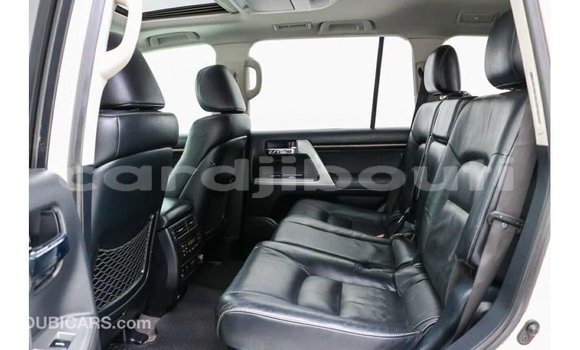 Acheter Import Voiture Toyota Land Cruiser Blanc à Import - Dubai, Ali Sabieh Region Acheter Import Voiture Toyota Land Cruiser Blanc à Import - Dubai, Ali Sabieh Region