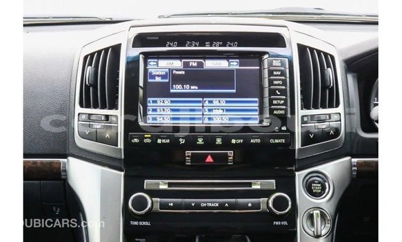 Acheter Import Voiture Toyota Land Cruiser Blanc à Import - Dubai, Ali Sabieh Region Acheter Import Voiture Toyota Land Cruiser Blanc à Import - Dubai, Ali Sabieh Region