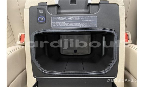 Acheter Import Voiture Toyota Land Cruiser Blanc à Import - Dubai, Ali Sabieh Region Acheter Import Voiture Toyota Land Cruiser Blanc à Import - Dubai, Ali Sabieh Region