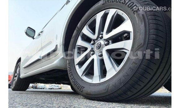Acheter Import Voiture Toyota Land Cruiser Blanc à Import - Dubai, Ali Sabieh Region Acheter Import Voiture Toyota Land Cruiser Blanc à Import - Dubai, Ali Sabieh Region