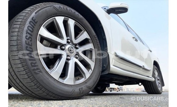 Acheter Import Voiture Toyota Land Cruiser Blanc à Import - Dubai, Ali Sabieh Region Acheter Import Voiture Toyota Land Cruiser Blanc à Import - Dubai, Ali Sabieh Region
