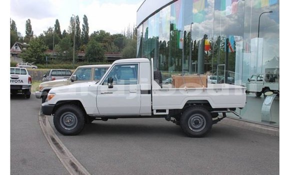 Buy Import Toyota Land Cruiser White Car in Import - Dubai in Ali Sabieh Region Buy Import Toyota Land Cruiser White Car in Import - Dubai in Ali Sabieh Region