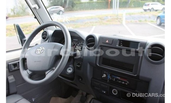 Buy Import Toyota Land Cruiser White Car in Import - Dubai in Ali Sabieh Region Buy Import Toyota Land Cruiser White Car in Import - Dubai in Ali Sabieh Region
