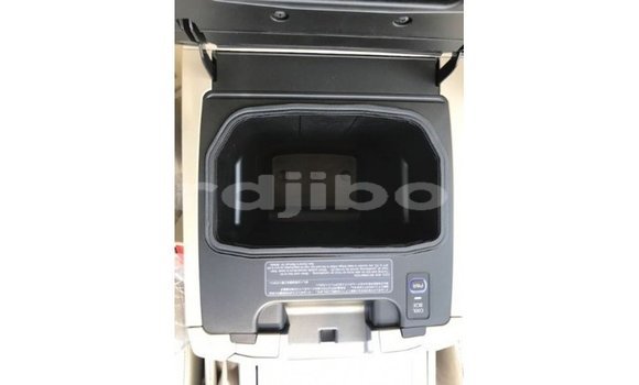 Acheter Import Voiture Toyota Land Cruiser Bleu à Import - Dubai, Ali Sabieh Region Acheter Import Voiture Toyota Land Cruiser Bleu à Import - Dubai, Ali Sabieh Region