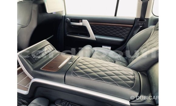 Acheter Import Voiture Toyota Land Cruiser Noir à Import - Dubai, Ali Sabieh Region Acheter Import Voiture Toyota Land Cruiser Noir à Import - Dubai, Ali Sabieh Region