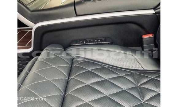 Acheter Import Voiture Toyota Land Cruiser Noir à Import - Dubai, Ali Sabieh Region Acheter Import Voiture Toyota Land Cruiser Noir à Import - Dubai, Ali Sabieh Region