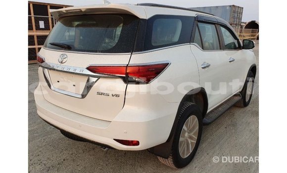 Acheter Import Voiture Toyota Fortuner Blanc à Import - Dubai, Ali Sabieh Region Acheter Import Voiture Toyota Fortuner Blanc à Import - Dubai, Ali Sabieh Region
