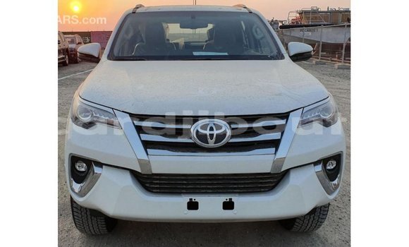 Acheter Import Voiture Toyota Fortuner Blanc à Import - Dubai, Ali Sabieh Region Acheter Import Voiture Toyota Fortuner Blanc à Import - Dubai, Ali Sabieh Region