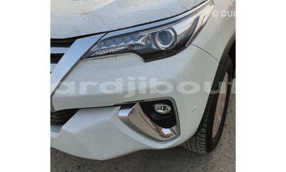 Acheter Import Voiture Toyota Fortuner Blanc à Import - Dubai, Ali Sabieh Region Acheter Import Voiture Toyota Fortuner Blanc à Import - Dubai, Ali Sabieh Region