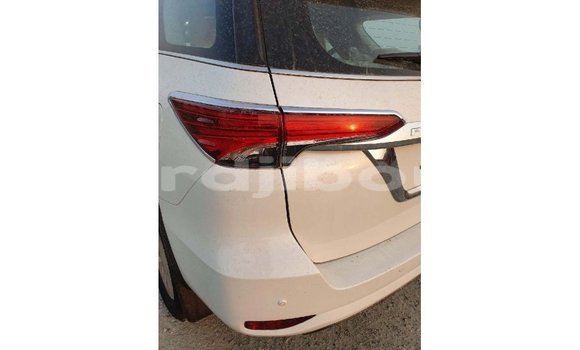 Acheter Import Voiture Toyota Fortuner Blanc à Import - Dubai, Ali Sabieh Region Acheter Import Voiture Toyota Fortuner Blanc à Import - Dubai, Ali Sabieh Region