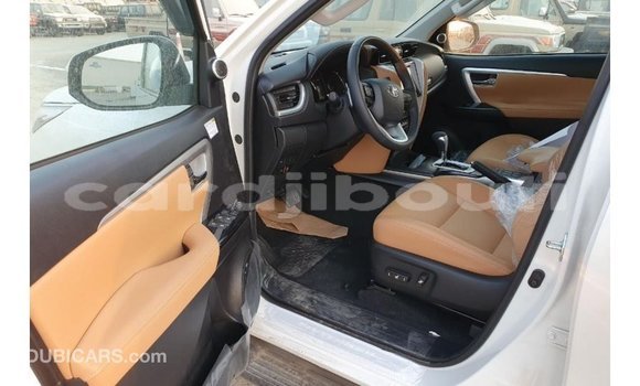Acheter Import Voiture Toyota Fortuner Blanc à Import - Dubai, Ali Sabieh Region Acheter Import Voiture Toyota Fortuner Blanc à Import - Dubai, Ali Sabieh Region