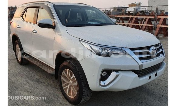 Acheter Import Voiture Toyota Fortuner Blanc à Import - Dubai, Ali Sabieh Region Acheter Import Voiture Toyota Fortuner Blanc à Import - Dubai, Ali Sabieh Region