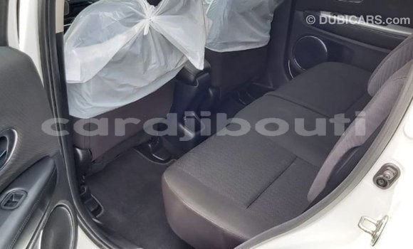 Acheter Import Moto Honda C Blanc à Import - Dubai, Ali Sabieh Region Acheter Import Moto Honda C Blanc à Import - Dubai, Ali Sabieh Region